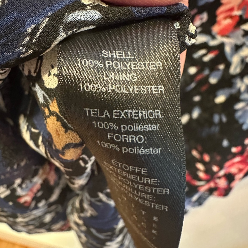 White House Black Market Black/Red Floral Blouse size 2 - Picture 8 of 8